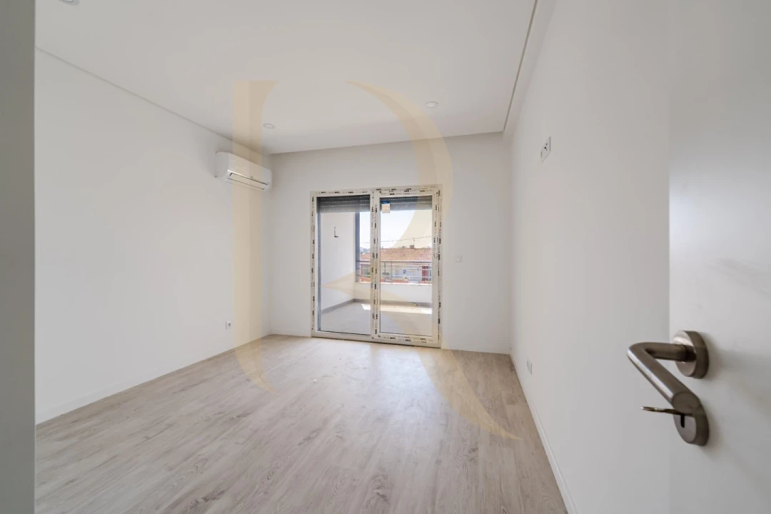 Apartamento T3 para Venda em Seixal, Arrentela e Aldeia de Paio Pires Foto 15