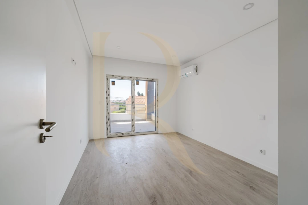 Apartamento T3 para Venda em Seixal, Arrentela e Aldeia de Paio Pires Foto 13
