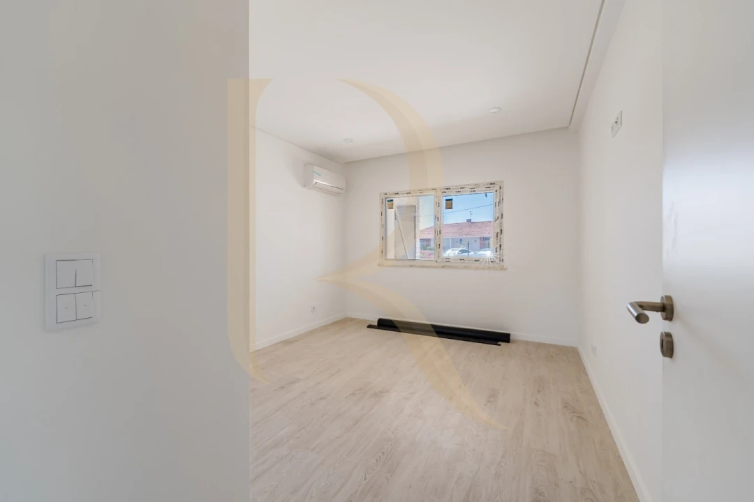 Apartamento T3 para Venda em Seixal, Arrentela e Aldeia de Paio Pires Foto 14