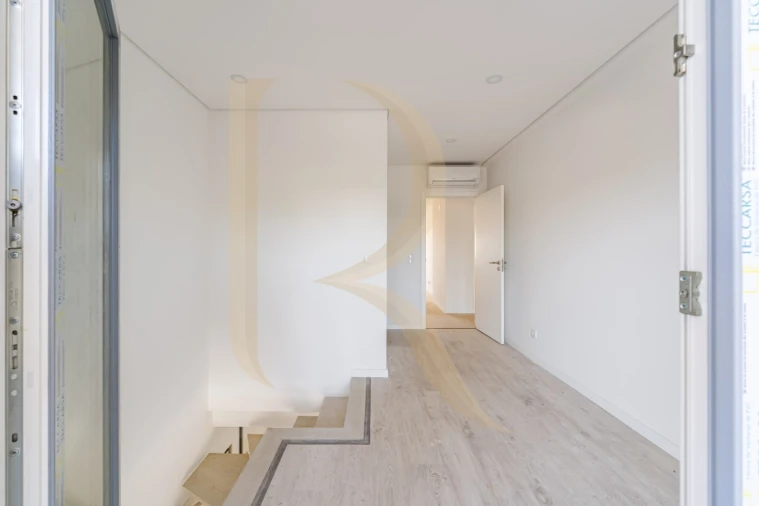 Apartamento T3 para Venda em Seixal, Arrentela e Aldeia de Paio Pires Foto 15