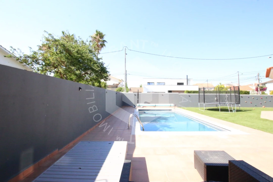 Moradia T5 para Venda em Amora Foto 76