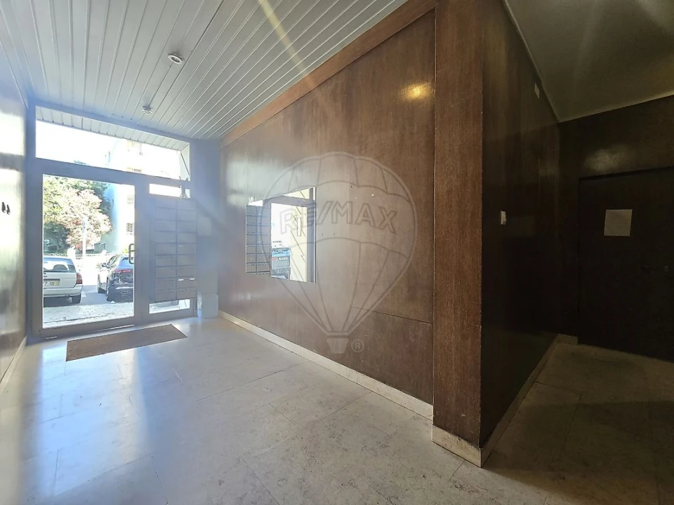 Apartamento T1 para Venda em Beato Foto 1