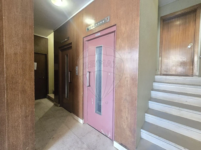 Apartamento T1 para Venda em Beato Foto 3