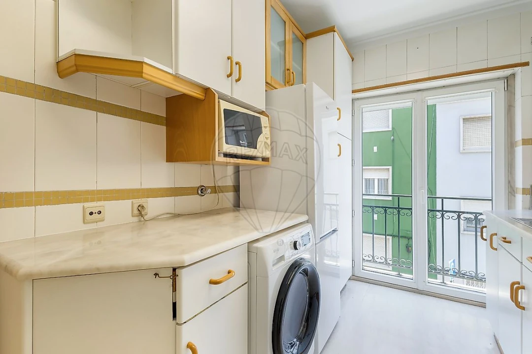 Apartamento T2 para Arrendamento em Campo de Ourique Foto 11