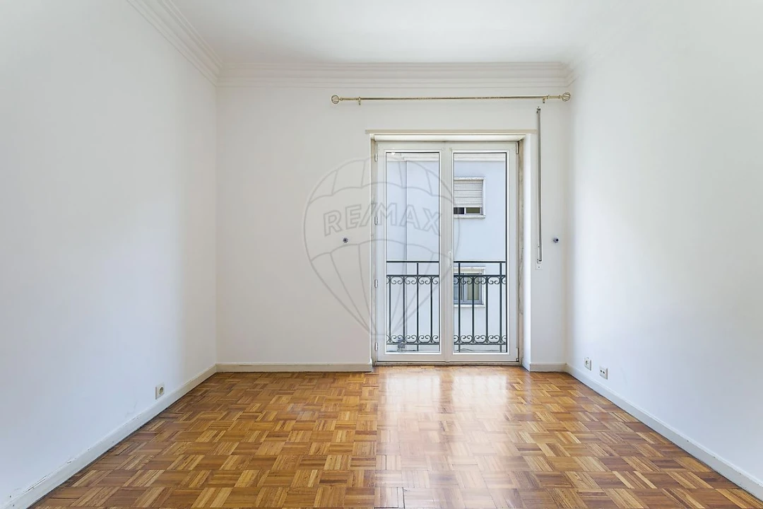 Apartamento T2 para Arrendamento em Campo de Ourique Foto 17