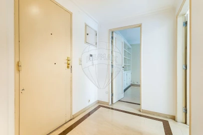 Apartamento T2 para Arrendamento em Campo de Ourique