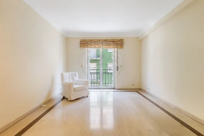 Apartamento T2 para Arrendamento em Campo de Ourique