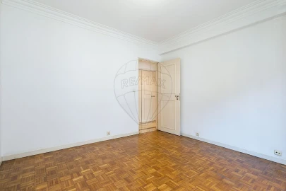 Apartamento T2 para Arrendamento em Campo de Ourique