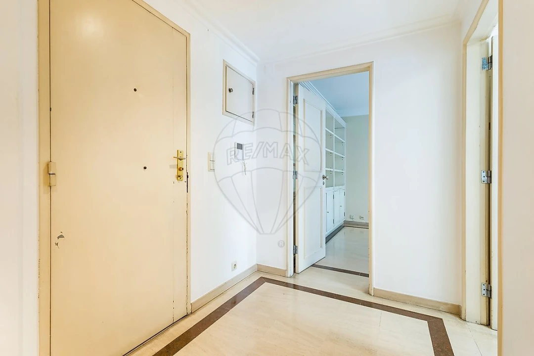Apartamento T2 para Arrendamento em Campo de Ourique Foto 3