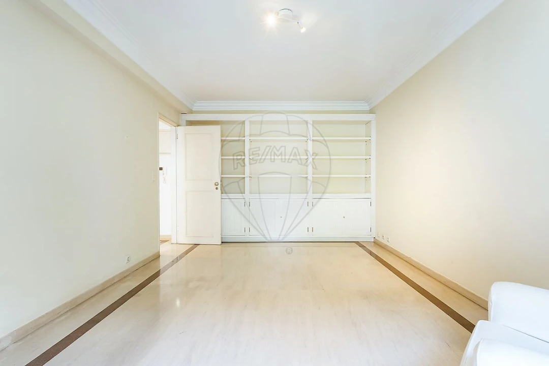 Apartamento T2 para Arrendamento em Campo de Ourique Foto 2