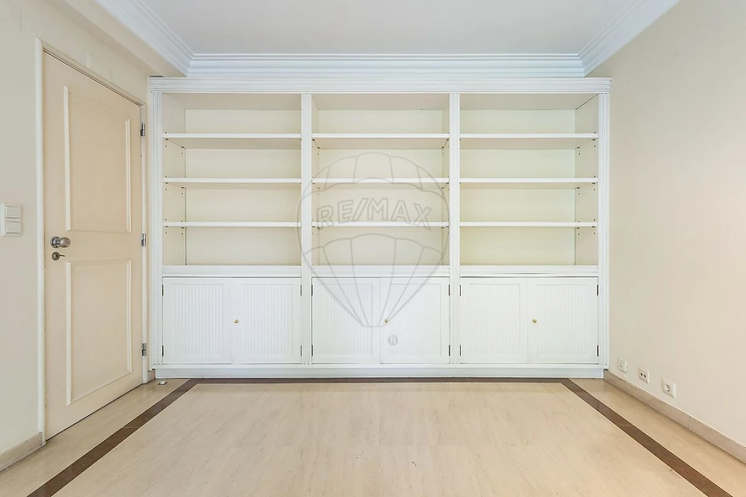 Apartamento T2 para Arrendamento em Campo de Ourique Foto 9