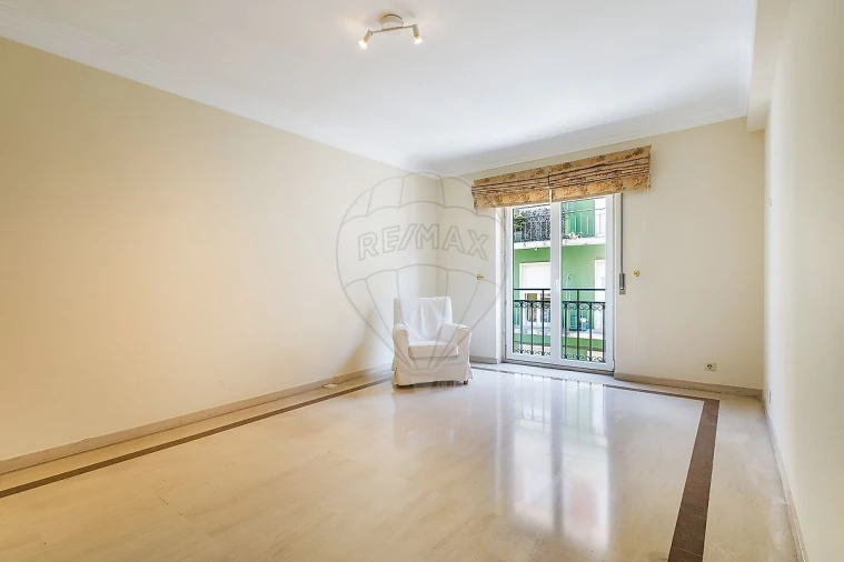 Apartamento T2 para Arrendamento em Campo de Ourique Foto 4