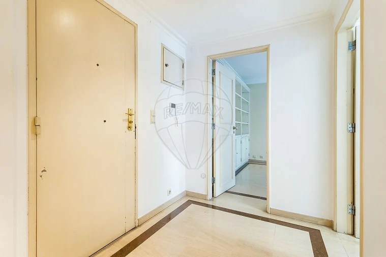Apartamento T2 para Arrendamento em Campo de Ourique Foto 3