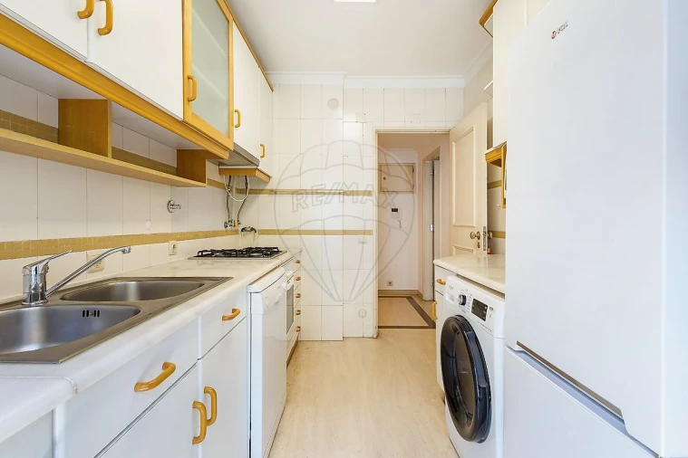 Apartamento T2 para Arrendamento em Campo de Ourique Foto 14
