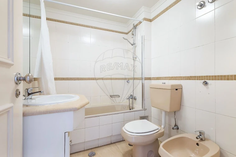 Apartamento T2 para Arrendamento em Campo de Ourique Foto 22