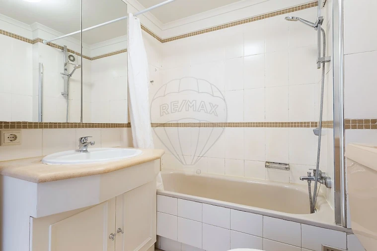 Apartamento T2 para Arrendamento em Campo de Ourique Foto 23