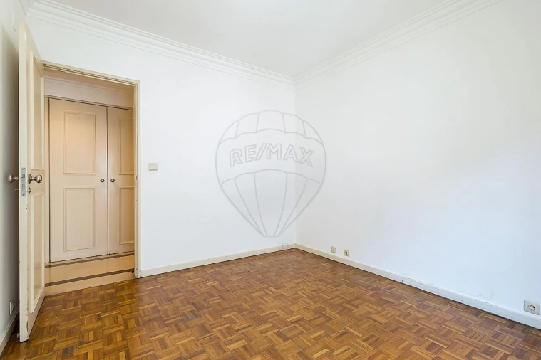 Apartamento T2 para Arrendamento em Campo de Ourique Foto 18