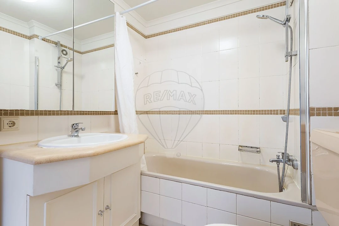 Apartamento T2 para Arrendamento em Campo de Ourique Foto 23