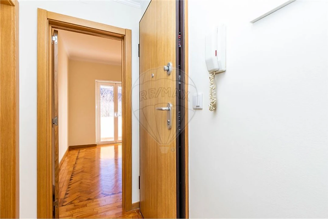 Apartamento T2 para Arrendamento em Benfica Foto 9