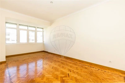 Apartamento T2 para Arrendamento em Benfica