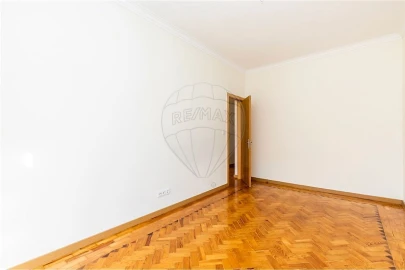 Apartamento T2 para Arrendamento em Benfica