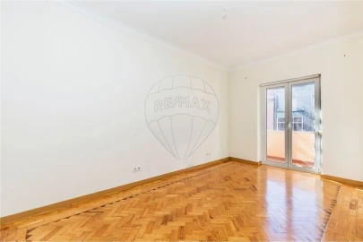 Apartamento T2 para Arrendamento em Benfica