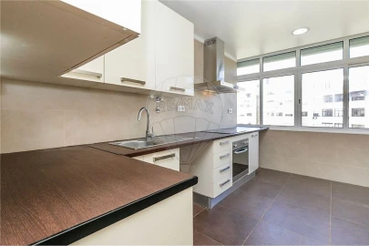 Apartamento T2 para Arrendamento em Benfica
