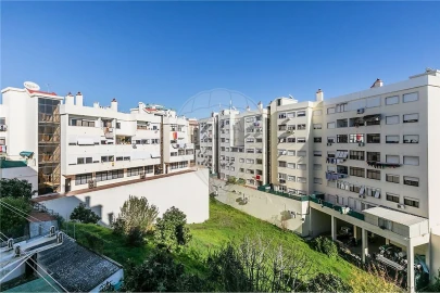 Apartamento T2 para Arrendamento em Benfica