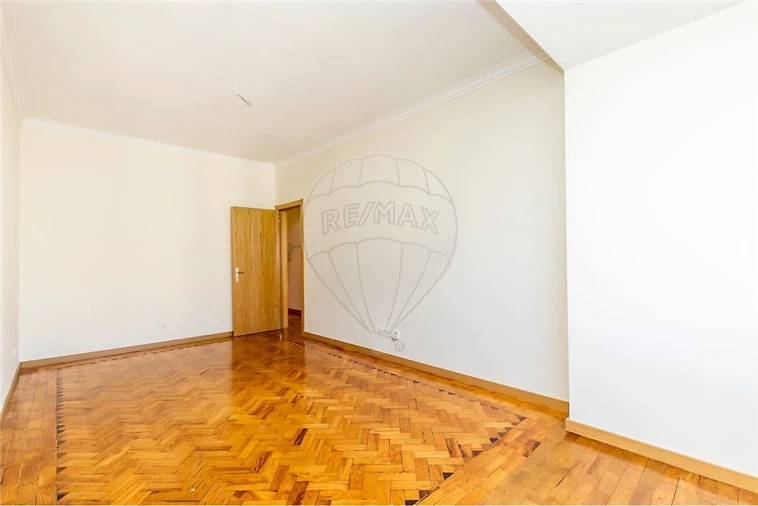 Apartamento T2 para Arrendamento em Benfica Foto 10