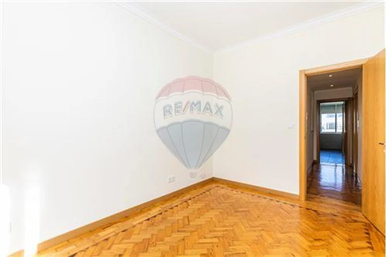 Apartamento T2 para Arrendamento em Benfica Foto 6