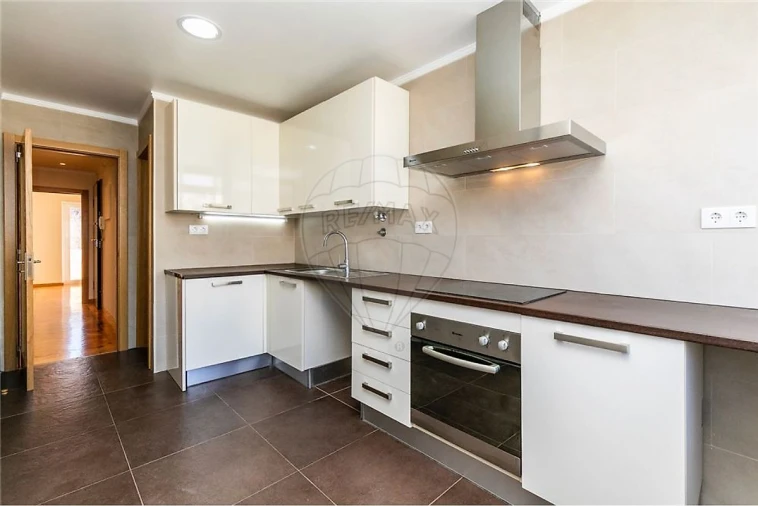 Apartamento T2 para Arrendamento em Benfica Foto 2