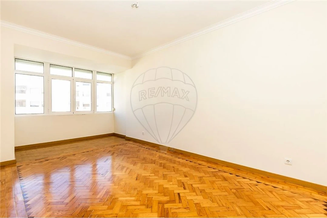 Apartamento T2 para Arrendamento em Benfica Foto 8