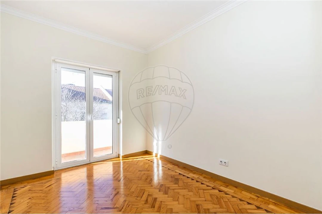 Apartamento T2 para Arrendamento em Benfica Foto 5