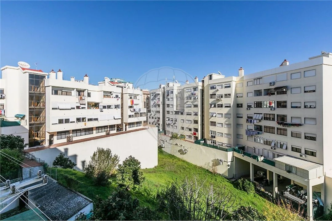 Apartamento T2 para Arrendamento em Benfica Foto 1