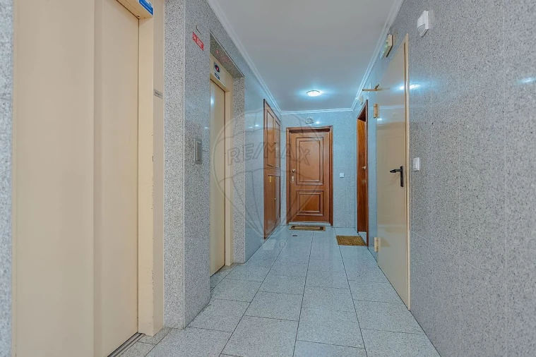 Apartamento T2 para Venda em Santa Marinha e São Pedro da Afurada Foto 5