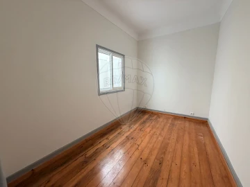 Apartamento T3 para Arrendamento em Mafamude e Vilar do Paraíso