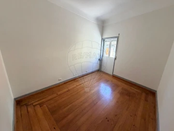 Apartamento T3 para Arrendamento em Mafamude e Vilar do Paraíso