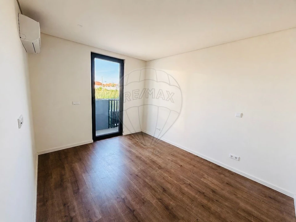 Apartamento T1 para Arrendamento em Oliveira do Douro Foto 13