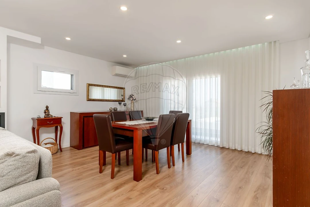 Moradia T5 para Venda em Póvoa de Santa Iria e Forte da Casa Foto 16
