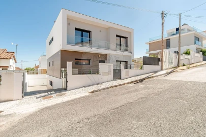 Moradia T5 para Venda em Póvoa de Santa Iria e Forte da Casa