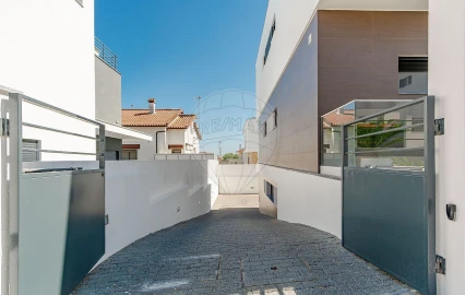Moradia T5 para Venda em Póvoa de Santa Iria e Forte da Casa