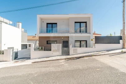 Moradia T5 para Venda em Póvoa de Santa Iria e Forte da Casa