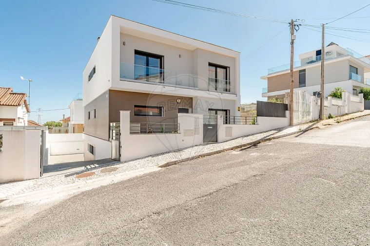 Moradia T5 para Venda em Póvoa de Santa Iria e Forte da Casa Foto 9