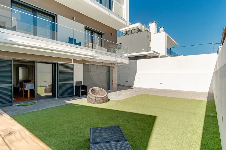Moradia T5 para Venda em Póvoa de Santa Iria e Forte da Casa Foto 3