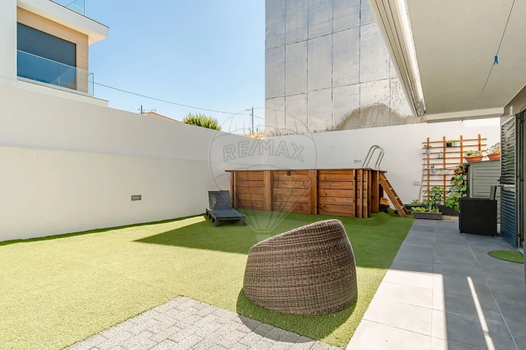 Moradia T5 para Venda em Póvoa de Santa Iria e Forte da Casa Foto 10