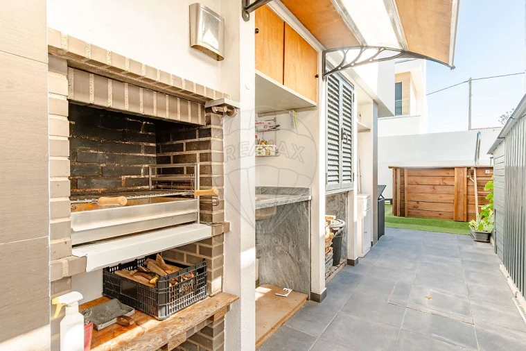 Moradia T5 para Venda em Póvoa de Santa Iria e Forte da Casa Foto 6