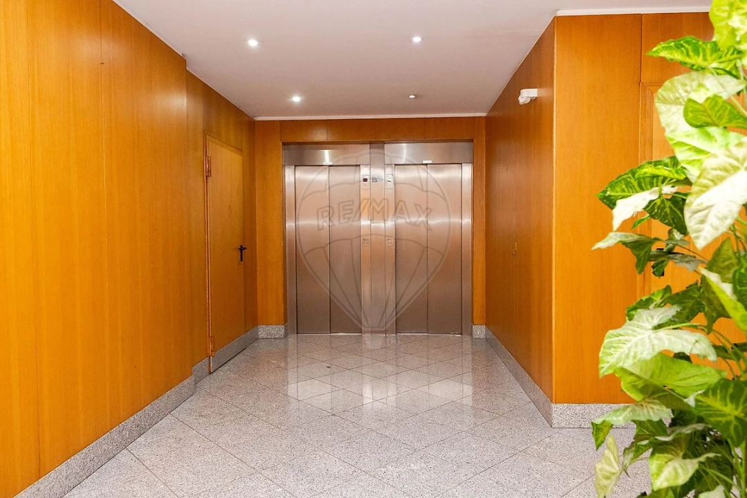 Apartamento T3 para Venda em Mafamude e Vilar do Paraíso Foto 4