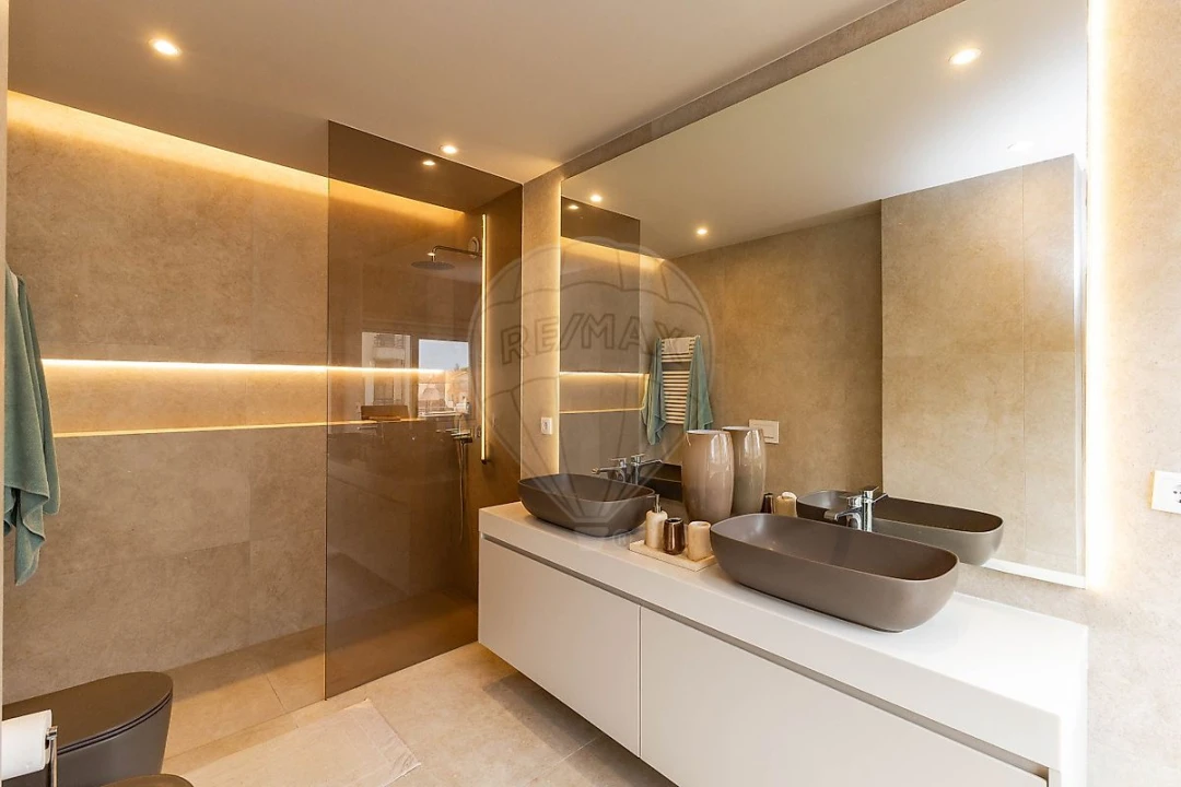 Apartamento T3 para Venda em Mafamude e Vilar do Paraíso Foto 30