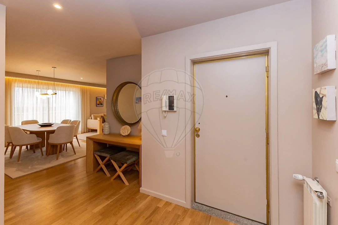 Apartamento T3 para Venda em Mafamude e Vilar do Paraíso Foto 1