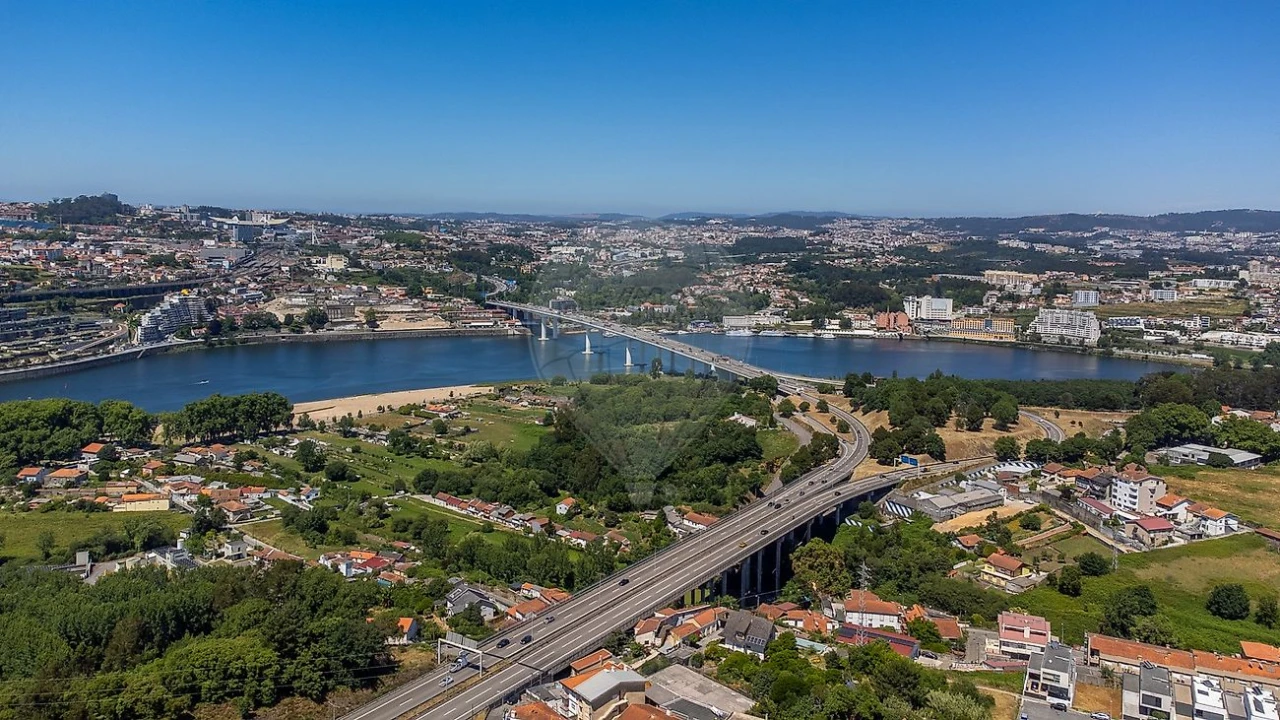 Moradia T5 para Venda em Mafamude e Vilar do Paraíso Foto 3